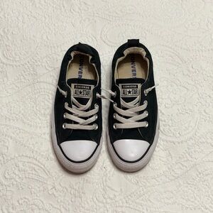 Converse Size 7.5M Black and White Low Top All Star Sneakers